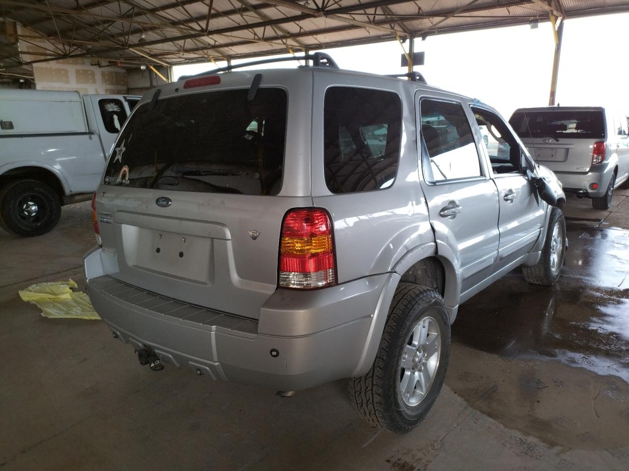 Photo 4 from auction – 2007 FORD ESCAPE LIM with VIN 1FMCU04117KA43955