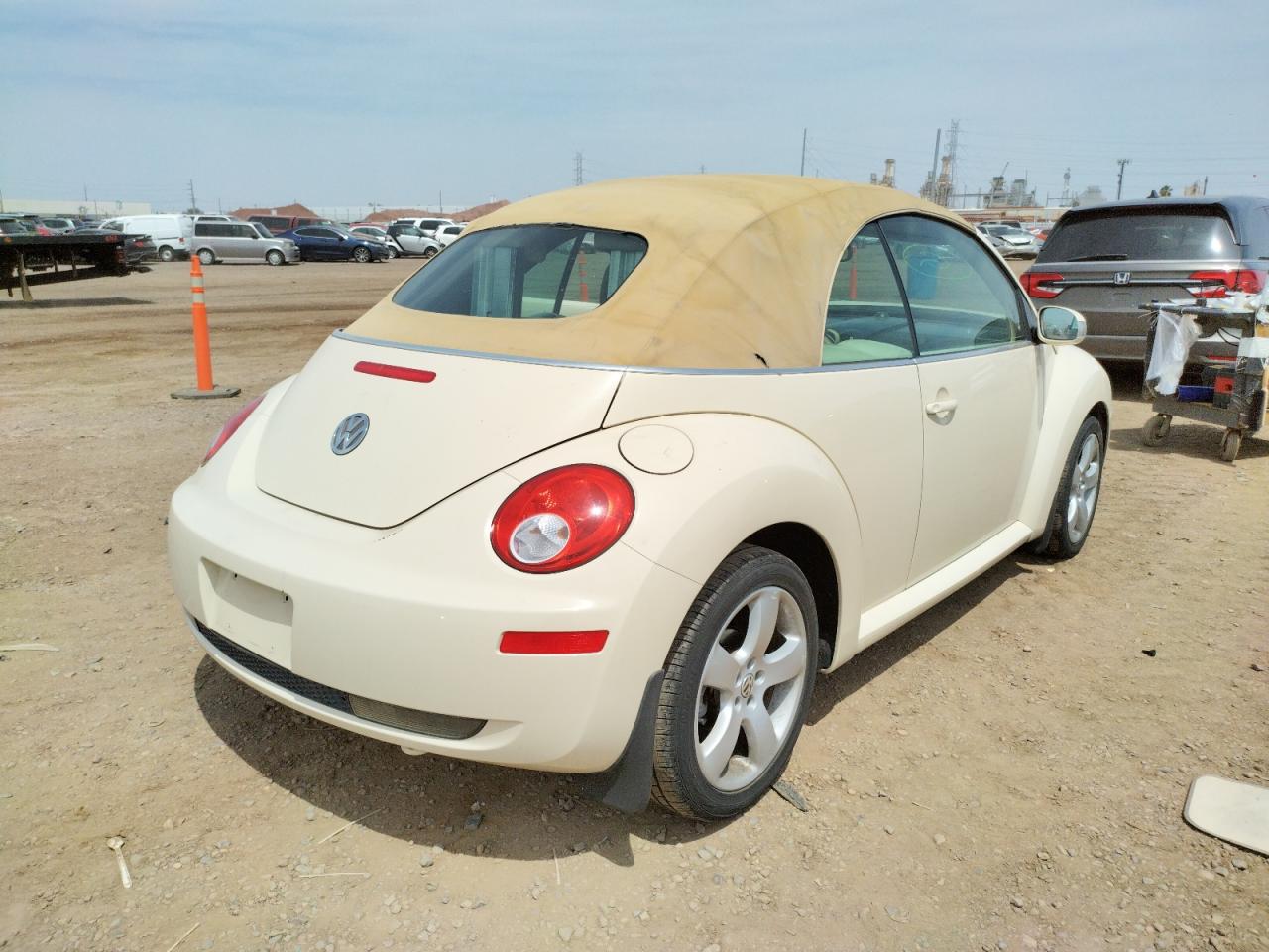 Photo 4 from auction – 2007 VOLKSWAGEN NEW BEETLE with VIN 3VWSF31Y07M415353
