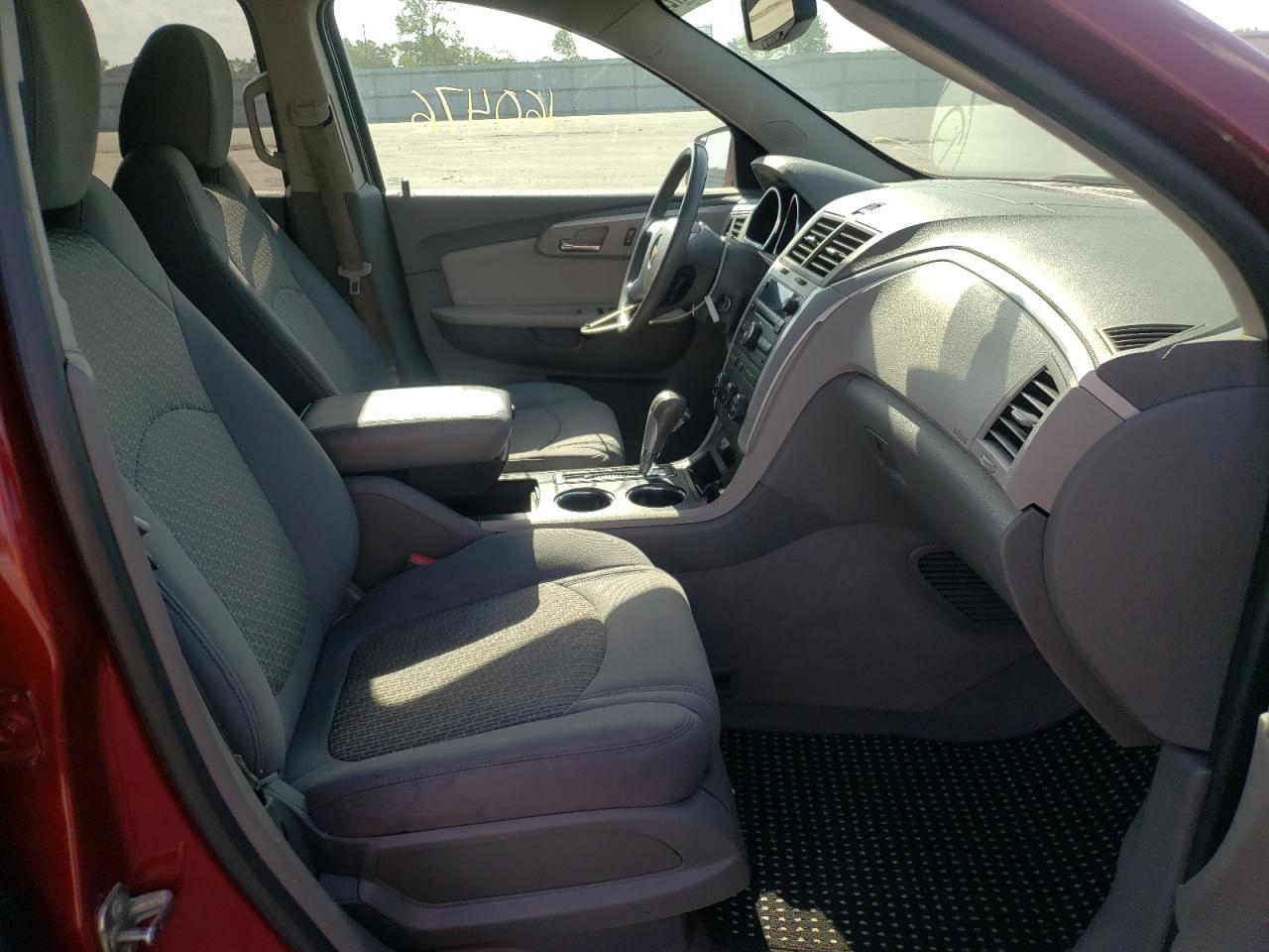 Photo 5 from auction – 2010 CHEVROLET TRAVERSE L with VIN 1GNLVFED6AJ254411