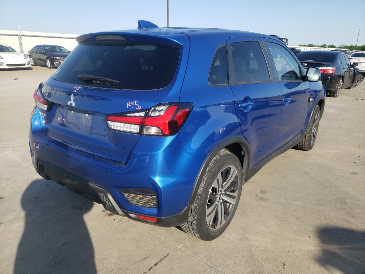 Photo 4 from auction – 2021 MITSUBISHI OUTLANDER with VIN JA4APUAUXMU014635