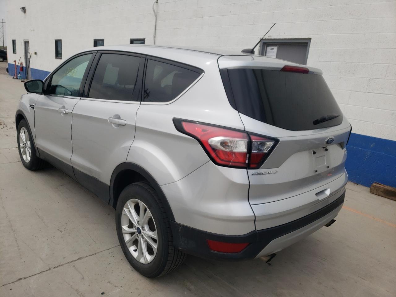 Photo 3 from auction – 2017 FORD ESCAPE SE with VIN 1FMCU9GD0HUC25811