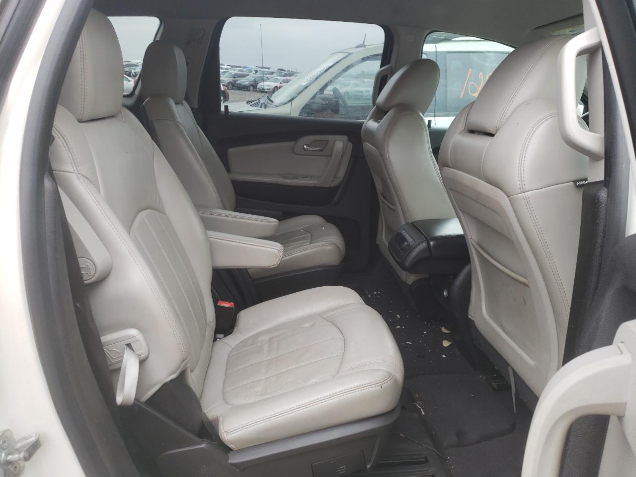 Photo 6 from auction – 2011 CHEVROLET TRAVERSE L with VIN 1GNKRLED7BJ353450