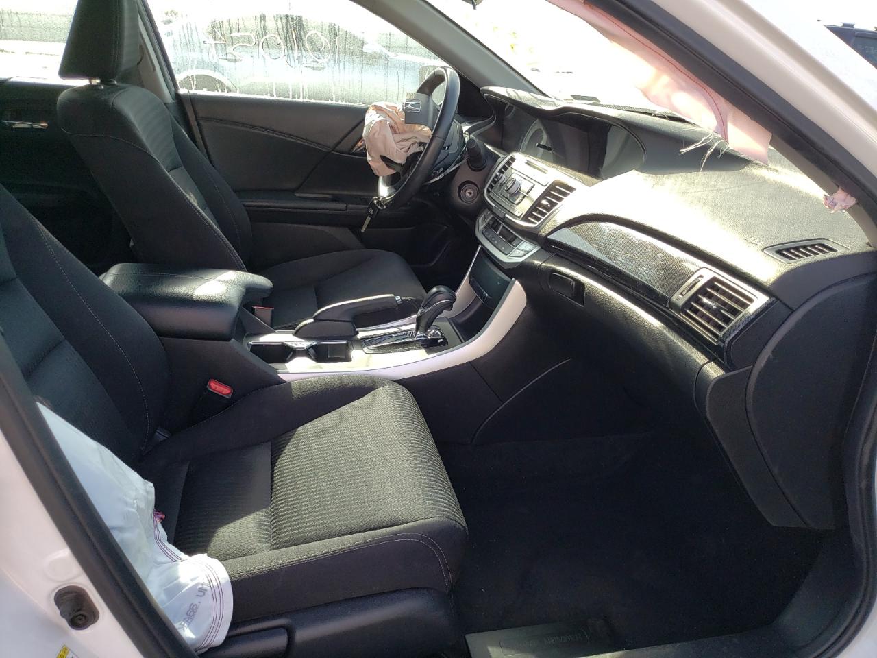 Photo 5 from auction – 2015 HONDA ACCORD with VIN 1HGCR2F57FA102241