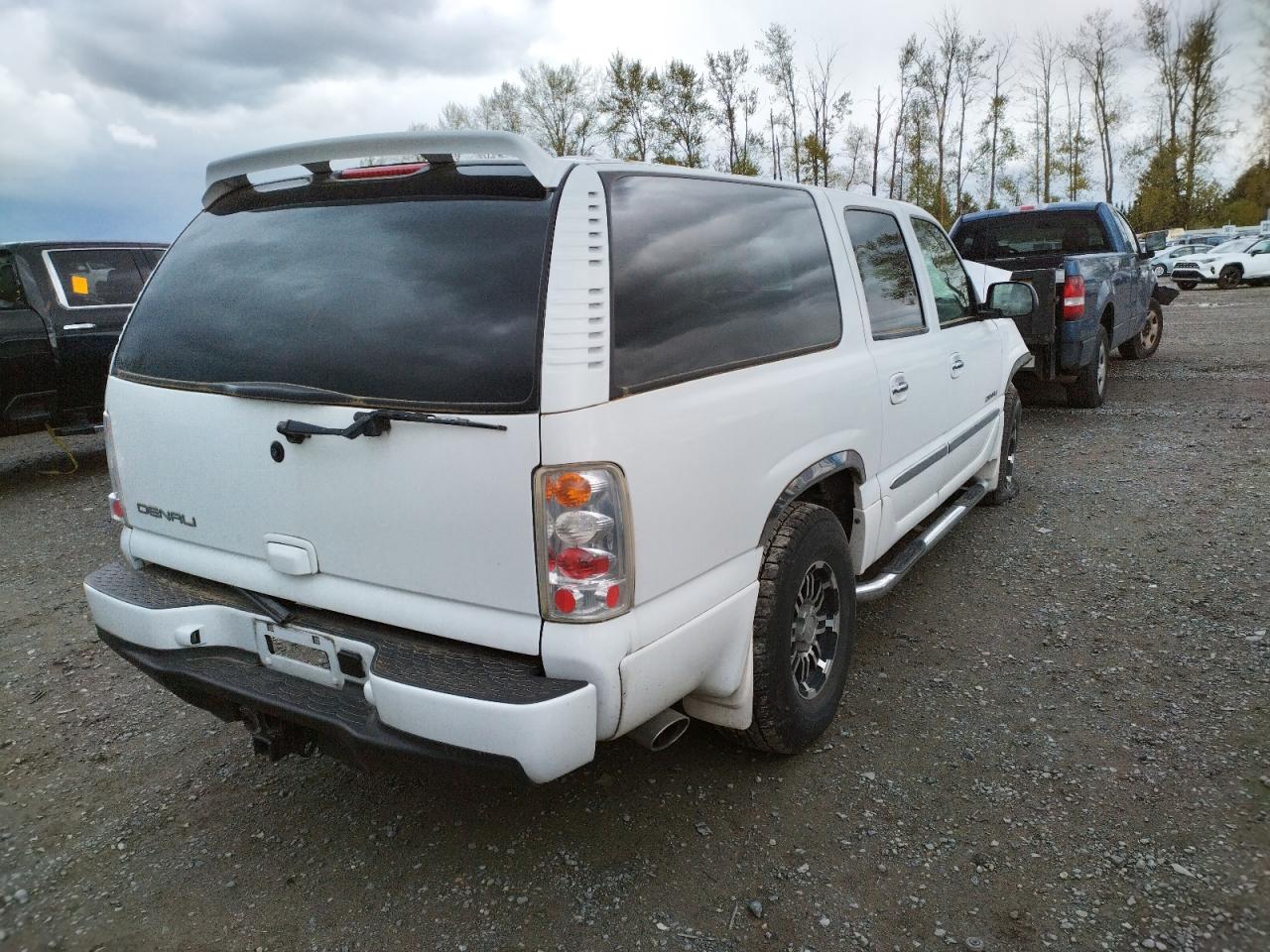 Photo 4 from auction – 2002 GMC DENALI XL with VIN 1GKFK66U82J279409