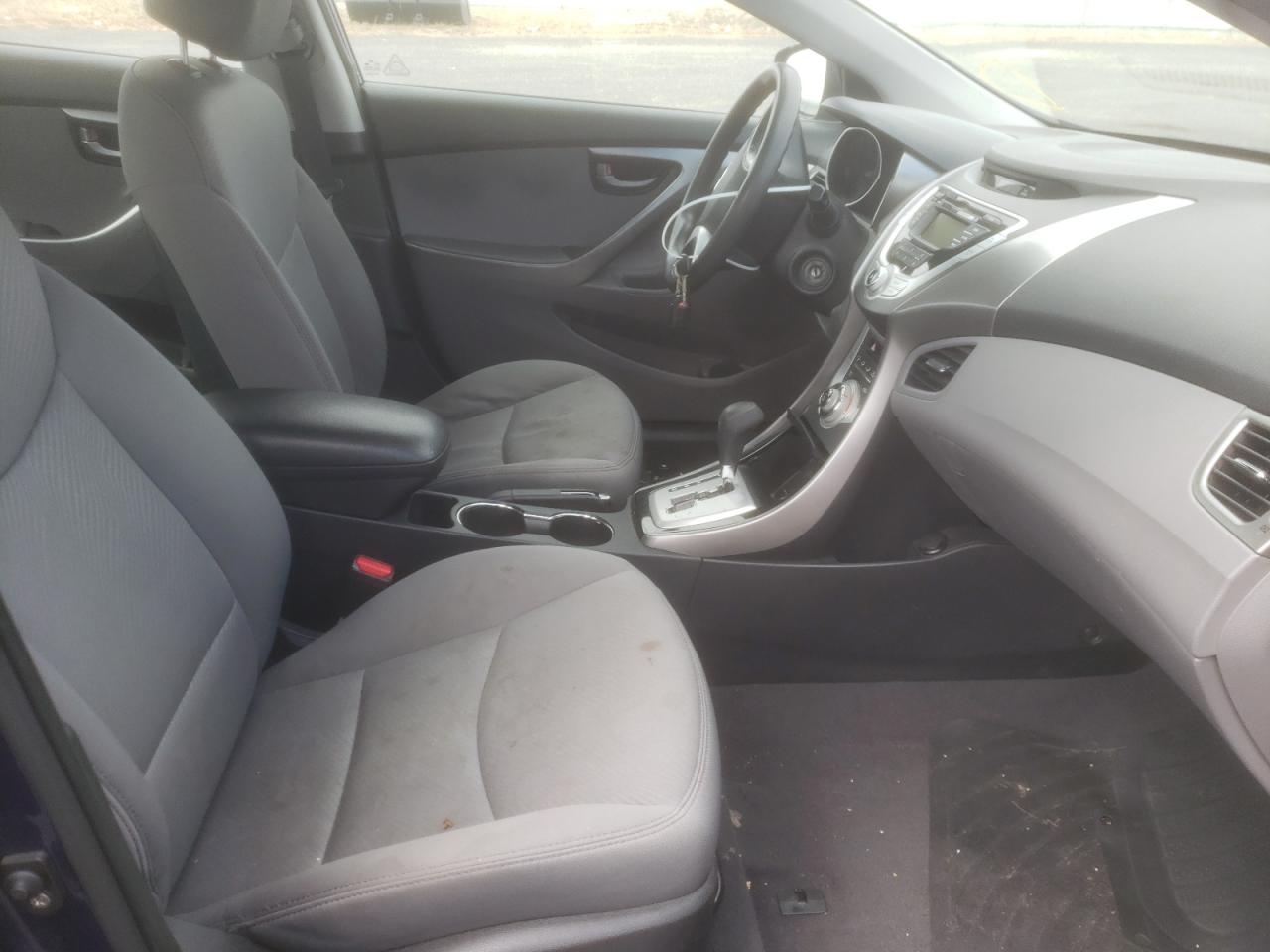 Photo 5 from auction – 2012 HYUNDAI ELANTRA with VIN 5NPDH4AE0CH072058