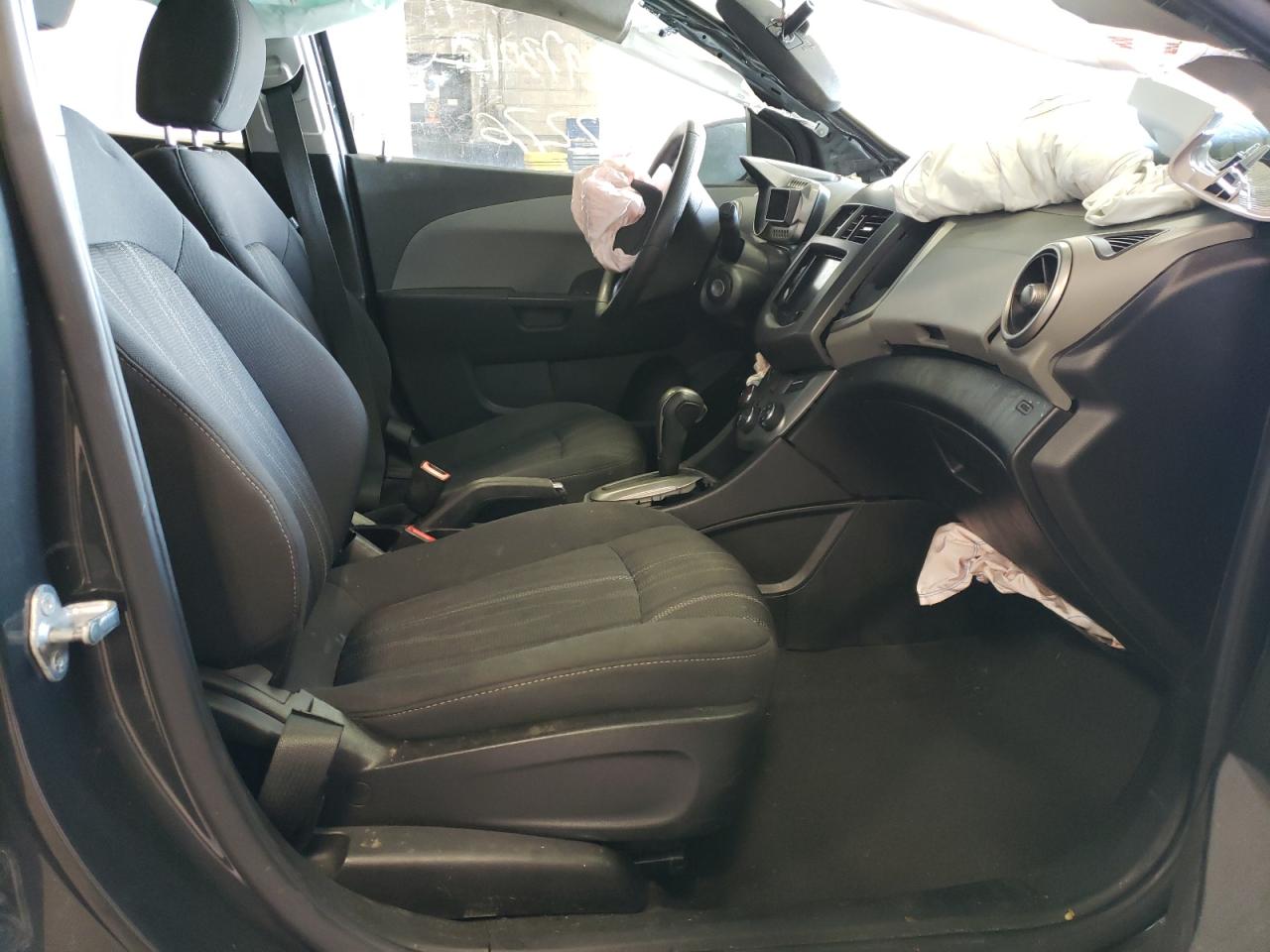 Photo 5 from auction – 2014 CHEVROLET SONIC LT with VIN 1G1JC6SH5E4121892