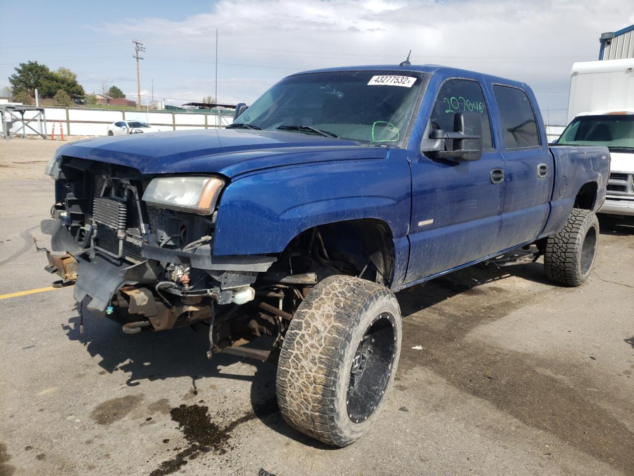 Photo 2 from auction – 2004 CHEVROLET SILVERADO with VIN 1GCHK23234F250972
