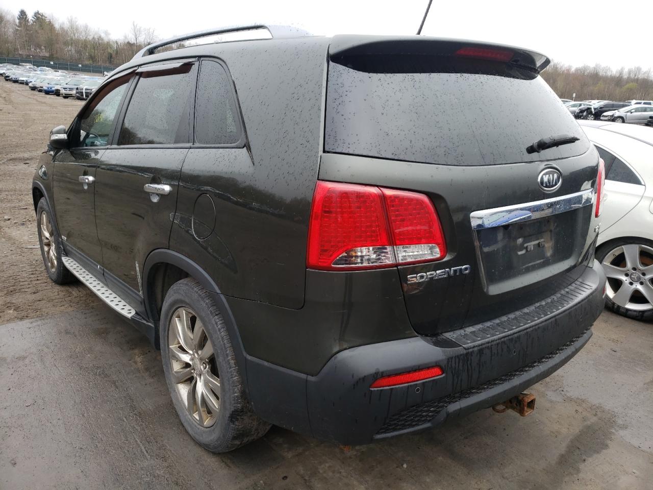 Photo 3 from auction – 2011 KIA SORENTO EX with VIN 5XYKUDA24BG171643