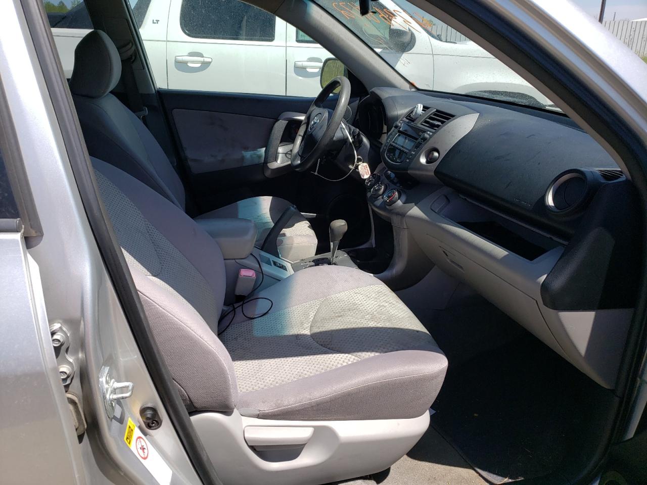 Photo 5 from auction – 2008 TOYOTA RAV4 with VIN JTMBD33V886087645