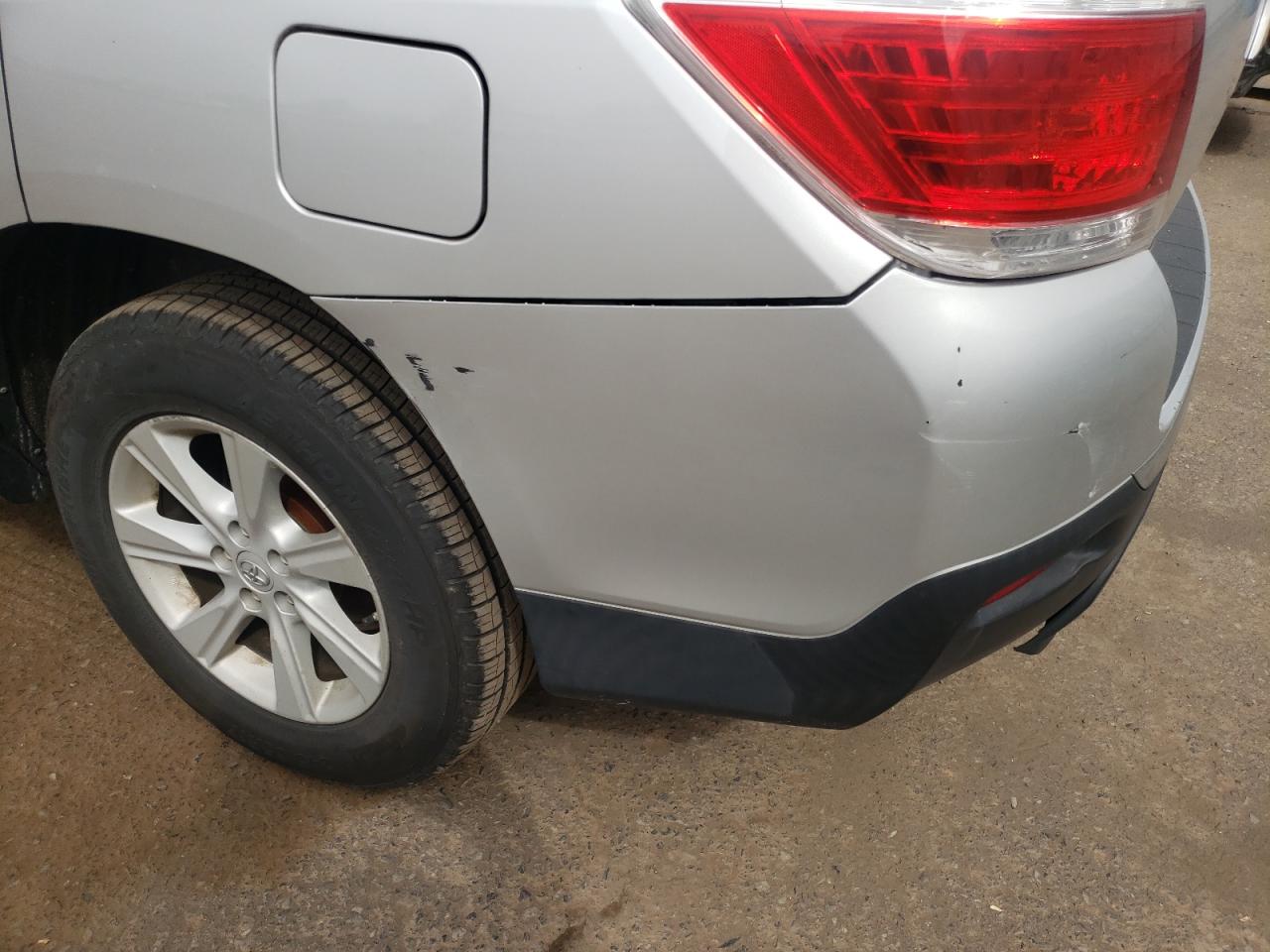 Photo 9 from auction – 2013 TOYOTA HIGHLANDER with VIN 5TDBK3EH2DS221122