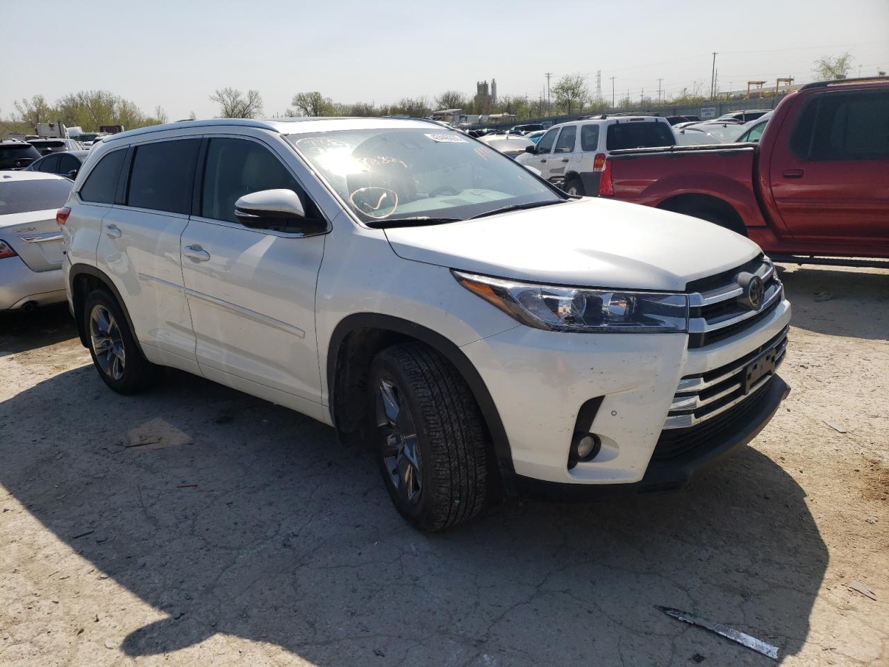 TOYOTA HIGHLANDER 2018 with VIN 5TDDZRFH8JS898824 - Photo from auction