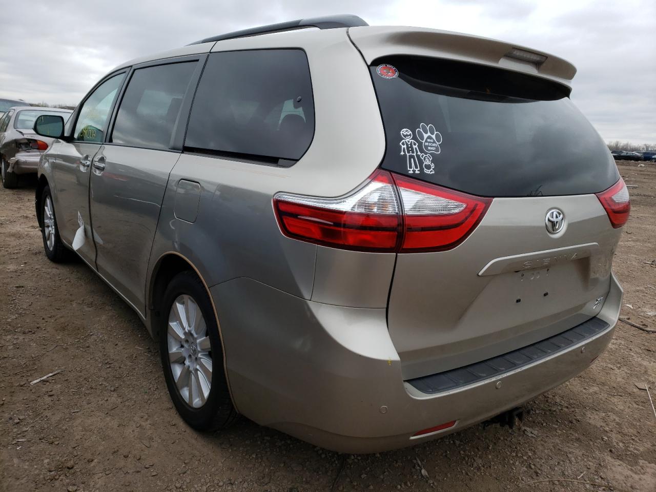 Photo 3 from auction – 2016 TOYOTA SIENNA XLE with VIN 5TDDK3DC5GS131580