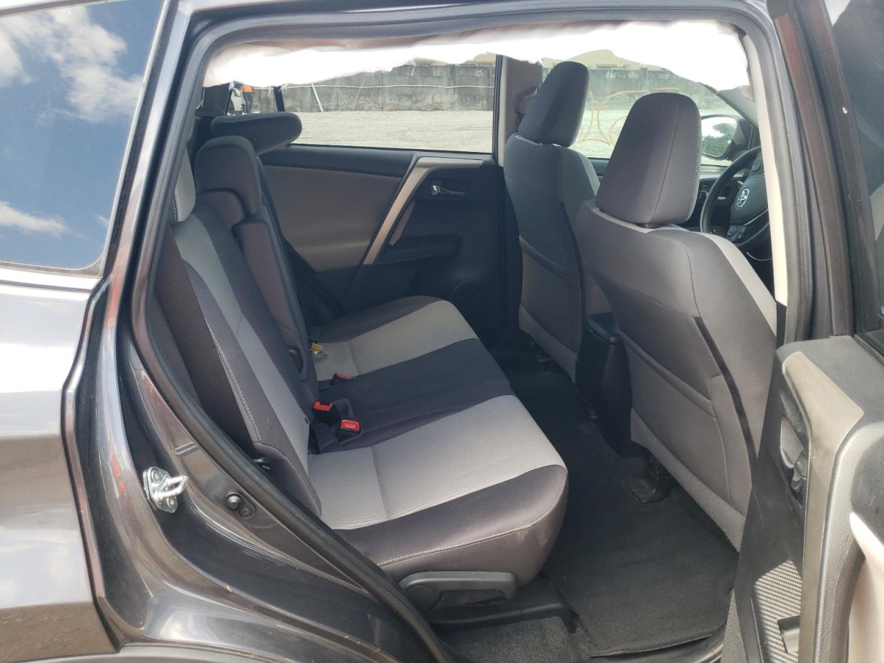 Photo 6 from auction – 2015 TOYOTA RAV4 XLE with VIN 2T3WFREV2FW170396