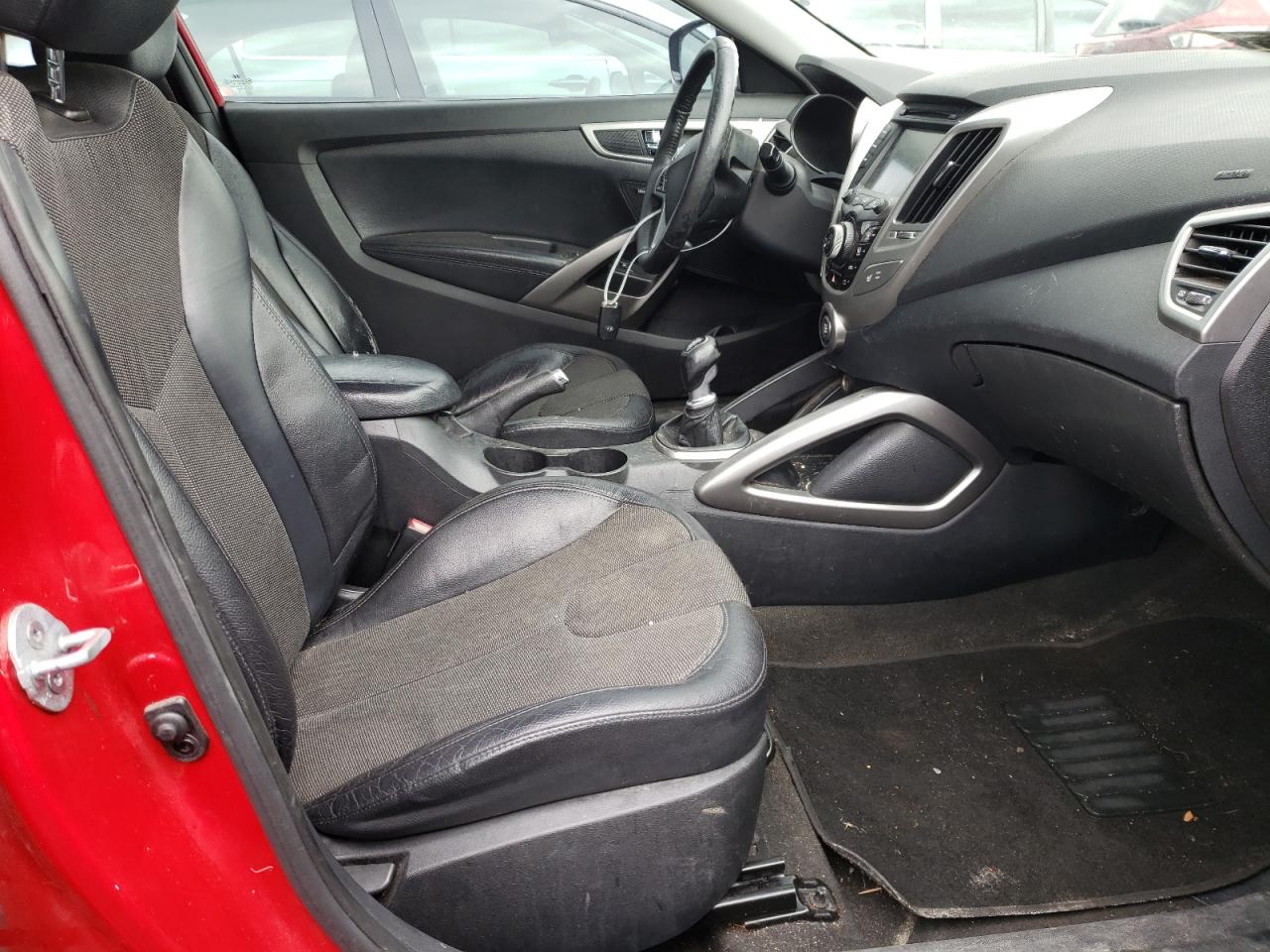 Photo 5 from auction – 2012 HYUNDAI VELOSTER with VIN KMHTC6ADXCU083647