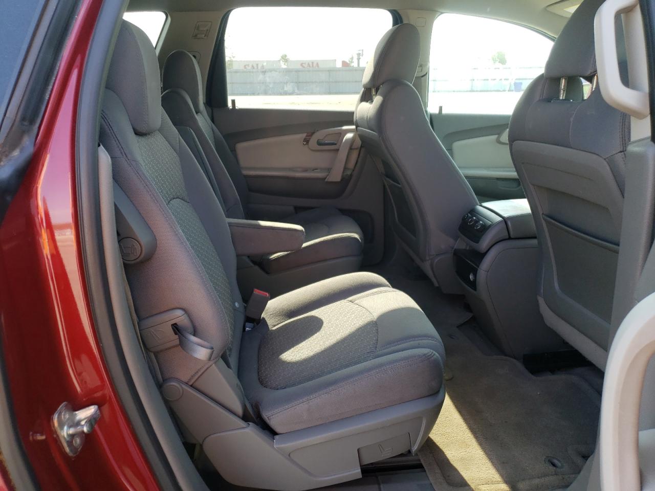 Photo 6 from auction – 2010 CHEVROLET TRAVERSE L with VIN 1GNLVFED6AJ254411
