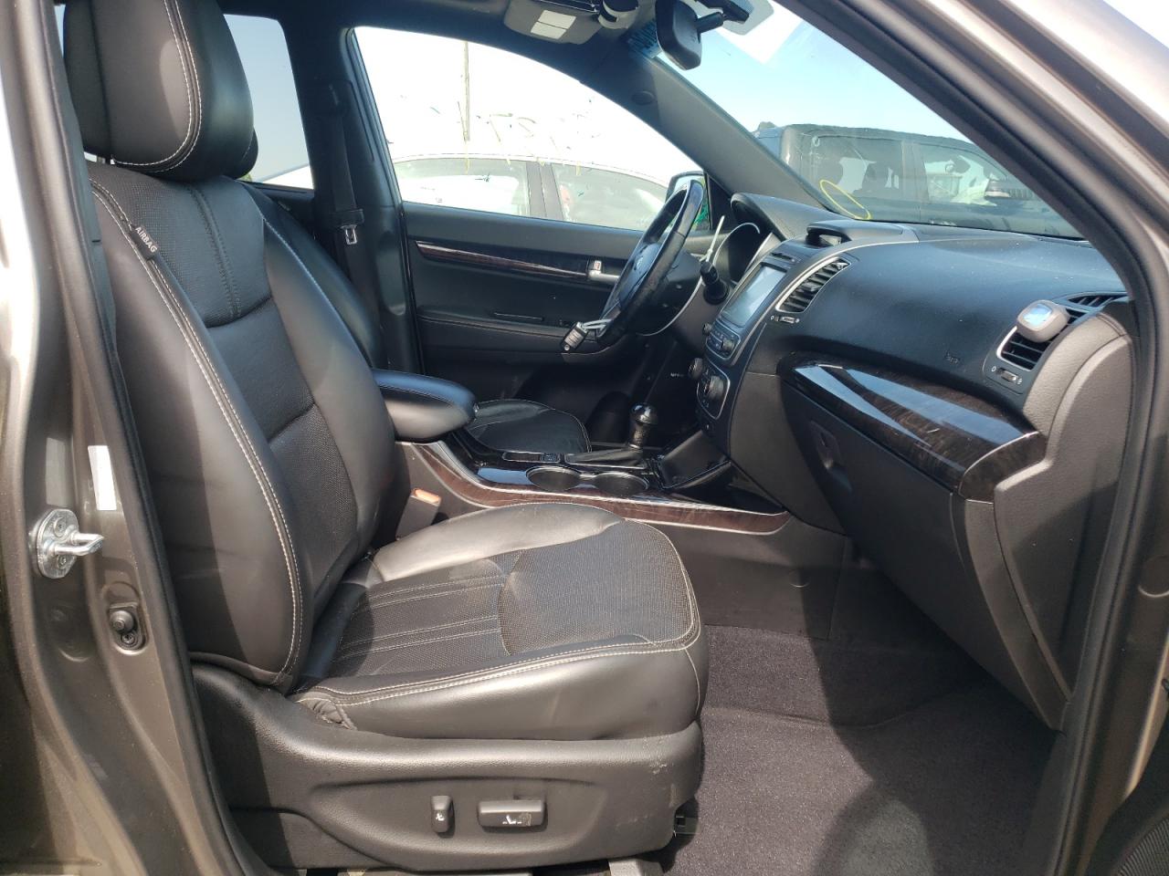 Photo 5 from auction – 2014 KIA SORENTO SX with VIN 5XYKWDA76EG495705