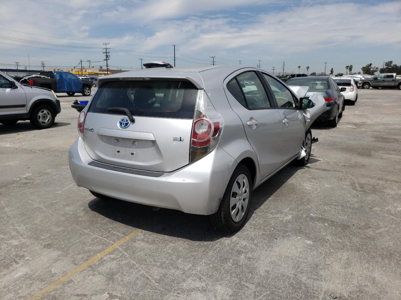 Photo 4 from auction – 2013 TOYOTA PRIUS C with VIN JTDKDTB39D1554109