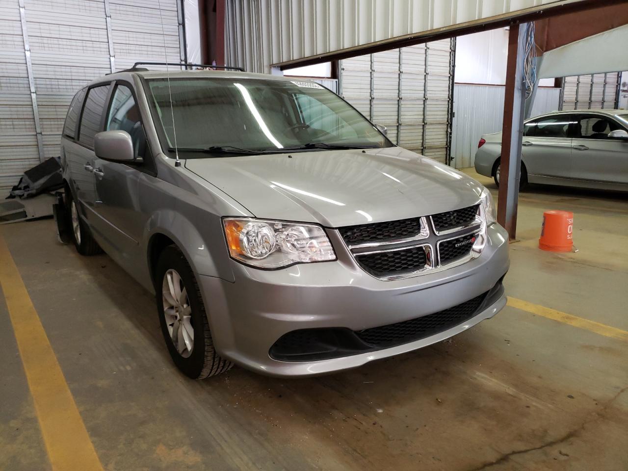 DODGE GRAND CARA 2016 with VIN 2C4RDGCG5GR242246 - Photo from auction