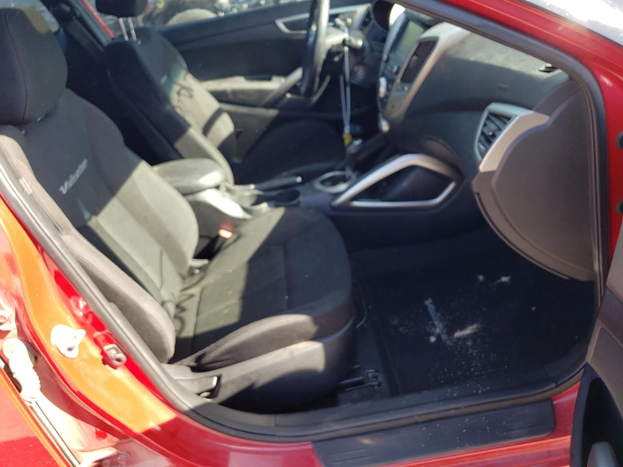 Photo 5 from auction – 2017 HYUNDAI VELOSTER with VIN KMHTC6AD1HU323501
