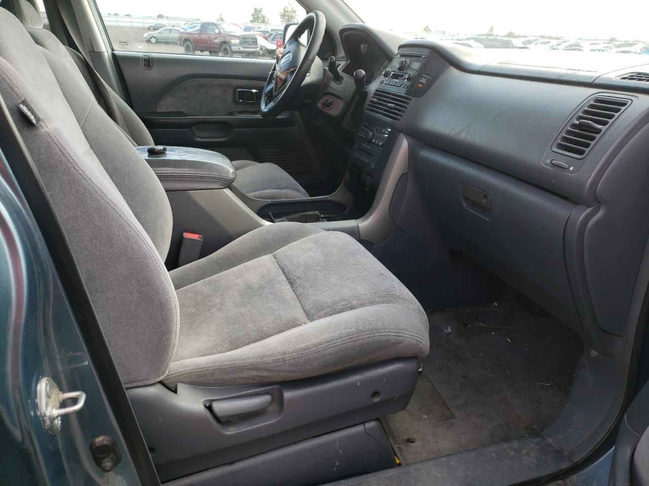 Photo 5 from auction – 2005 HONDA PILOT EX with VIN 2HKYF18455H549816