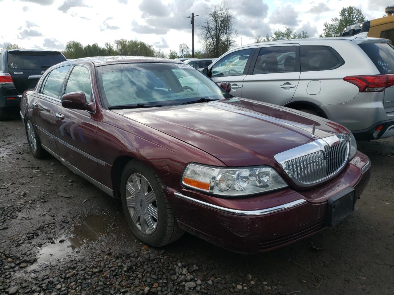 LINCOLN TOWN CAR U 2004 with VIN 1LNHM83W44Y650958 - Photo from auction