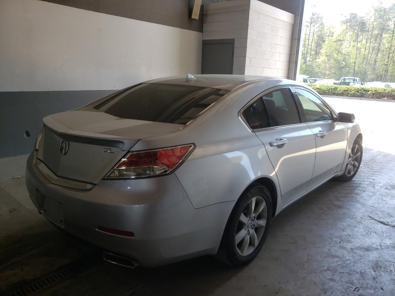 Photo 4 from auction – 2014 ACURA TL TECH with VIN 19UUA8F50EA007081