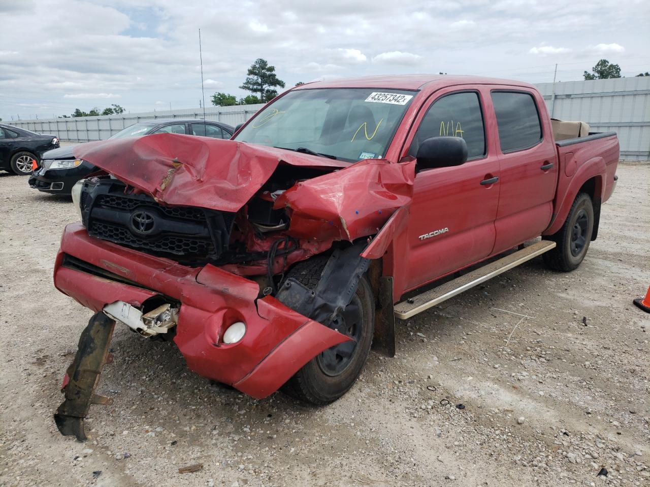 Photo 2 from auction – 2011 TOYOTA TACOMA DOU with VIN 5TFJU4GN2BX009987