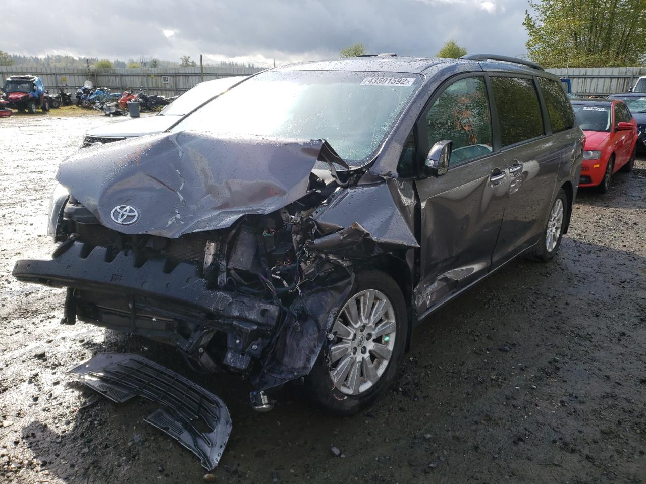 Photo 2 from auction – 2015 TOYOTA SIENNA XLE with VIN 5TDDK3DC0FS117259