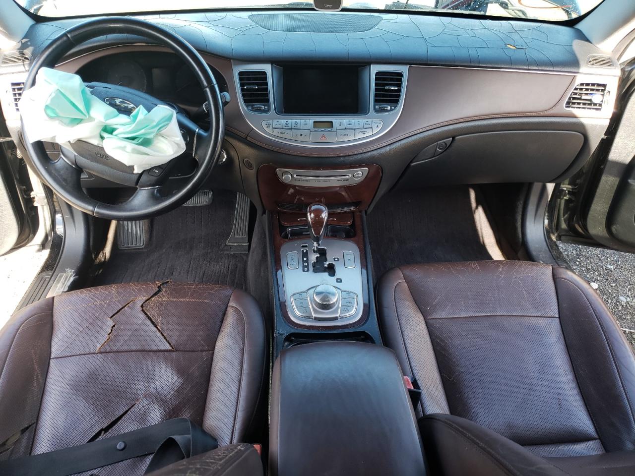 Photo 9 from auction – 2010 HYUNDAI GENESIS 3. with VIN KMHGC4DE6AU094233