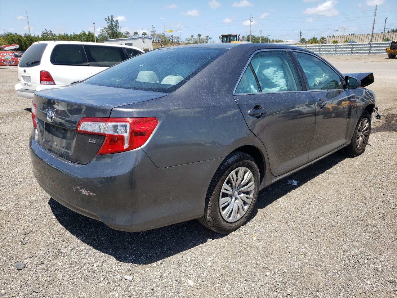 Photo 4 from auction – 2014 TOYOTA CAMRY L with VIN 4T1BF1FK1EU319666