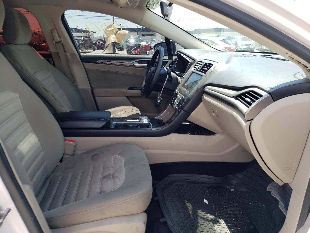 Photo 5 from auction – 2017 FORD FUSION SE with VIN 3FA6P0LU1HR252765