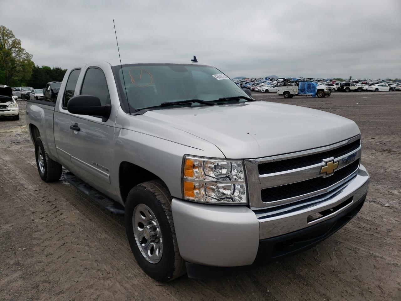 CHEVROLET SILVERADO 2011 with VIN 1GCRKREA1BZ205543 - Photo from auction