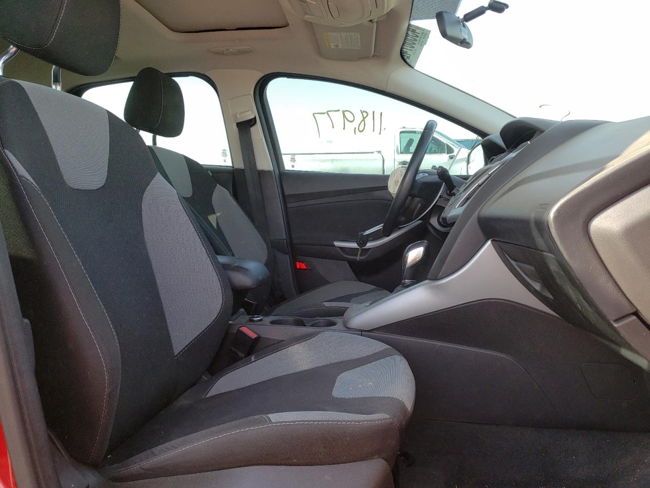 Photo 5 from auction – 2012 FORD FOCUS with VIN 1FAHP3K27CL267675