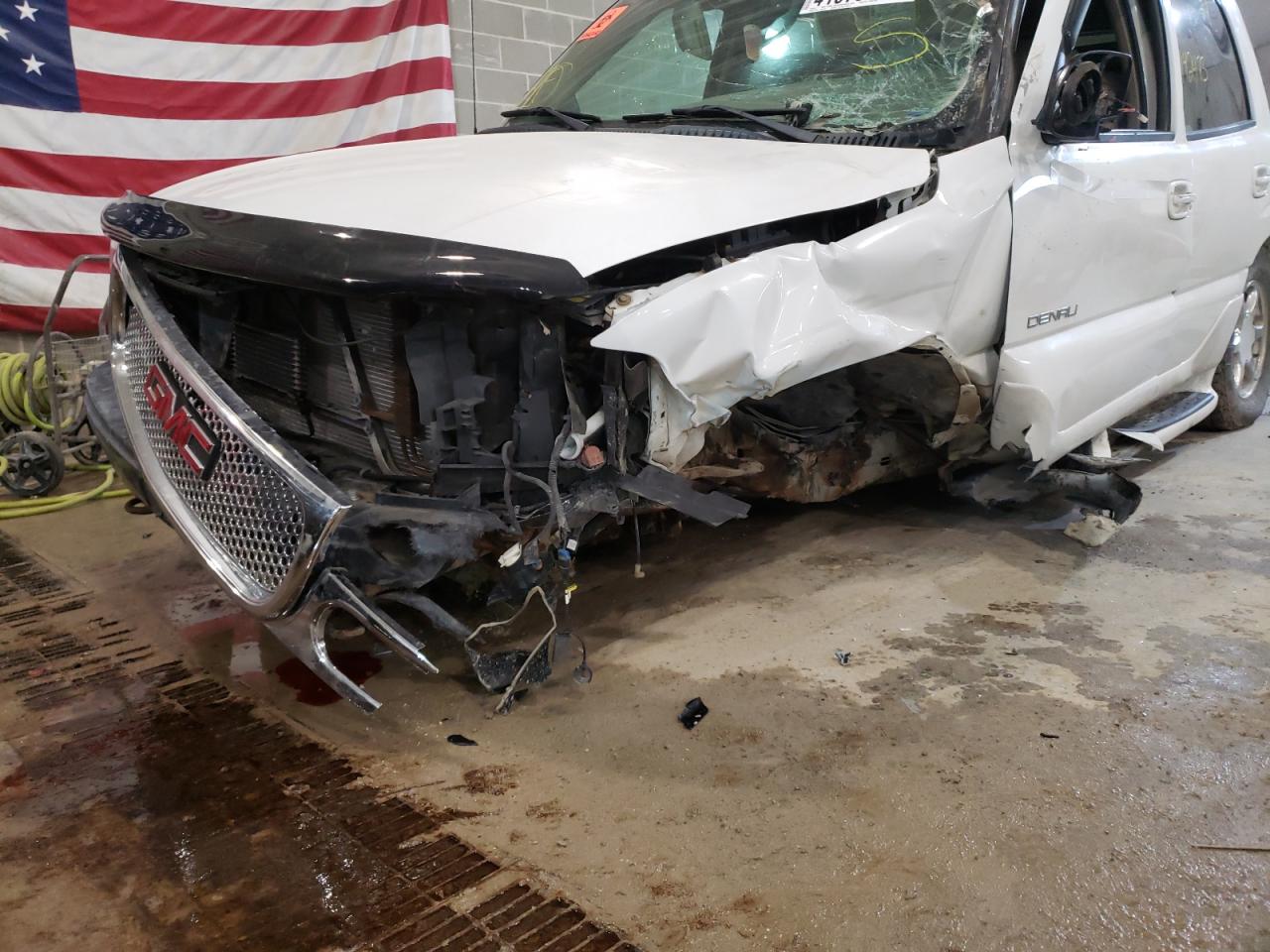 Photo 9 from auction – 2004 GMC YUKON DENA with VIN 1GKEK63U74J121386