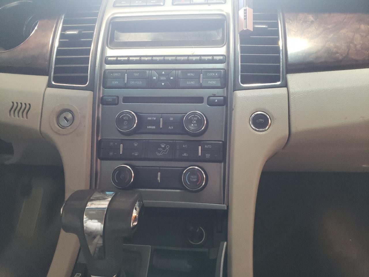 Photo 9 from auction – 2010 FORD TAURUS LIM with VIN 1FAHP2JW1AG143504