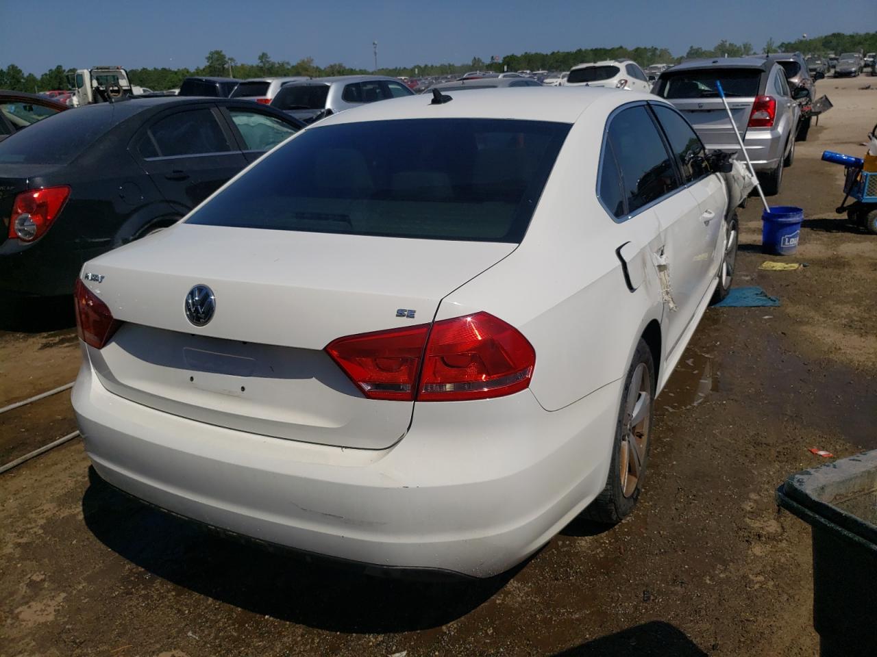 Photo 4 from auction – 2012 VOLKSWAGEN PASSAT SE with VIN 1VWBH7A34CC064450