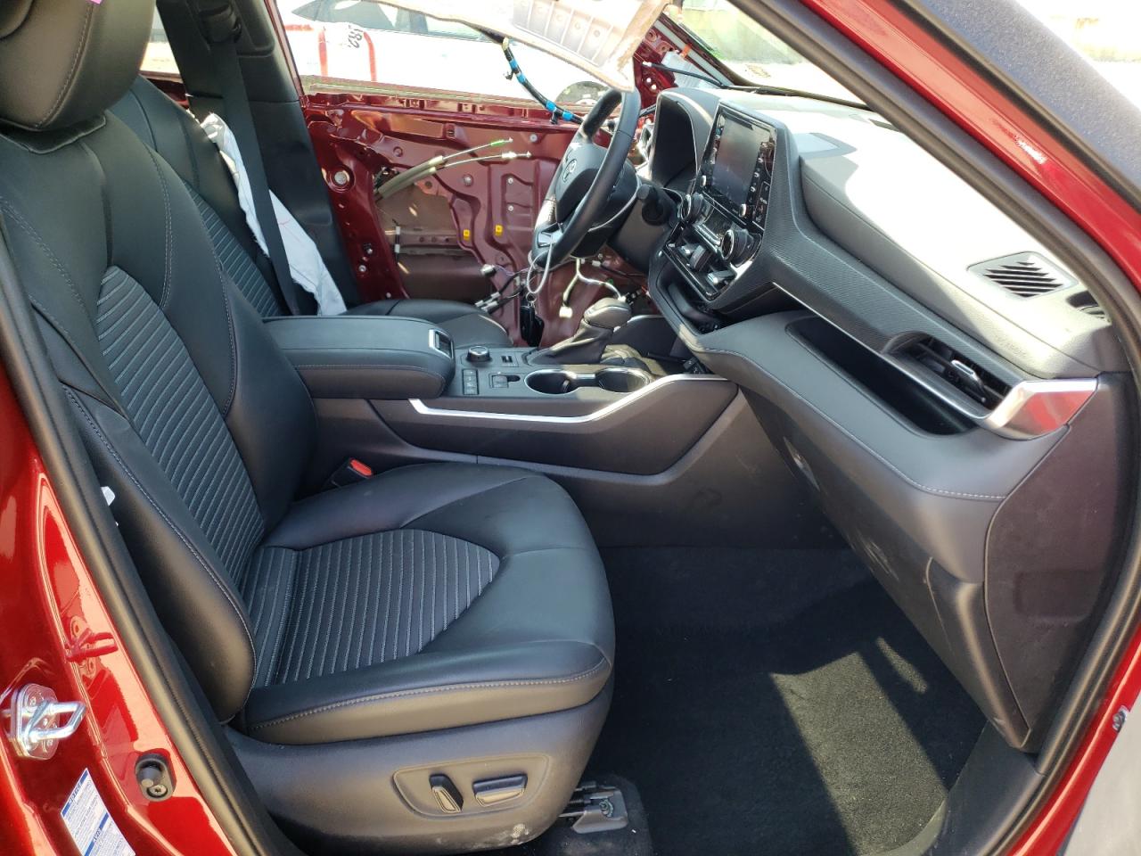 Photo 18 from auction – 2021 TOYOTA HIGHLANDER with VIN 5TDLZRBH6MS155861