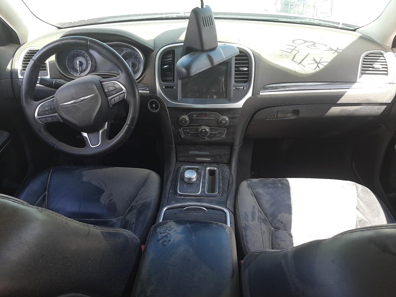 Photo 9 from auction – 2015 CHRYSLER 300 LIMITE with VIN 2C3CCAAG7FH921856