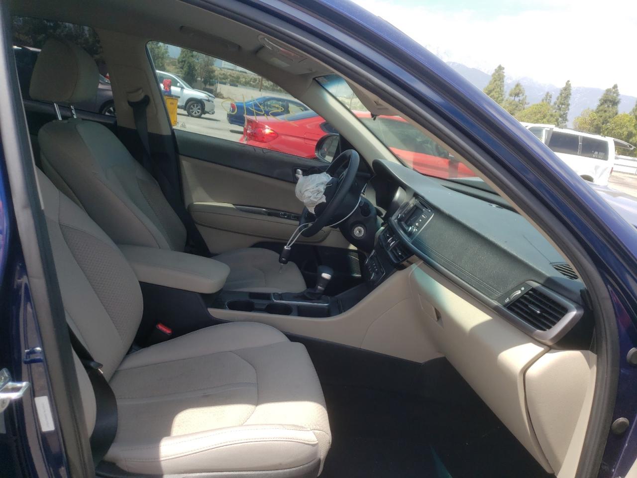 Photo 5 from auction – 2017 KIA OPTIMA LX with VIN 5XXGT4L36HG149607