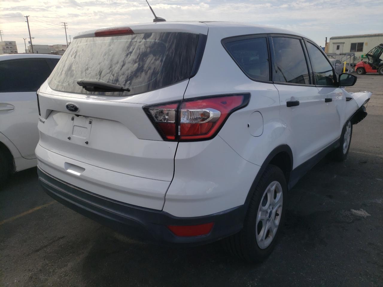 Photo 4 from auction – 2018 FORD ESCAPE S with VIN 1FMCU0F75JUD44905