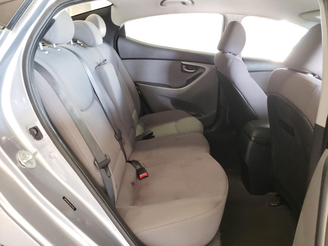 Photo 6 from auction – 2016 HYUNDAI ELANTRA SE with VIN 5NPDH4AE7GH737110