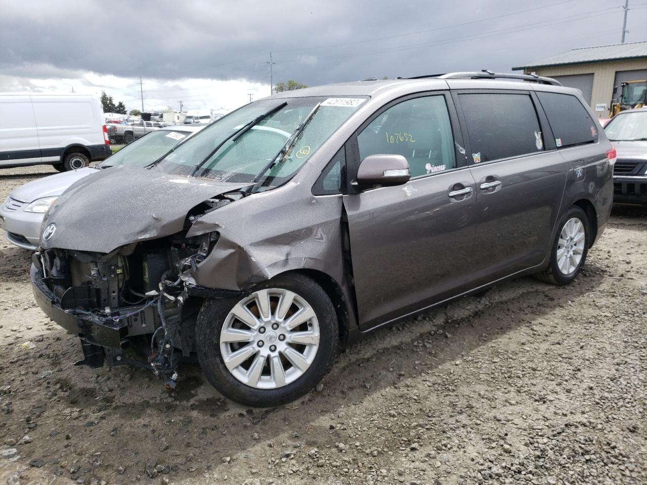 Photo 2 from auction – 2013 TOYOTA SIENNA XLE with VIN 5TDDK3DCXDS069010