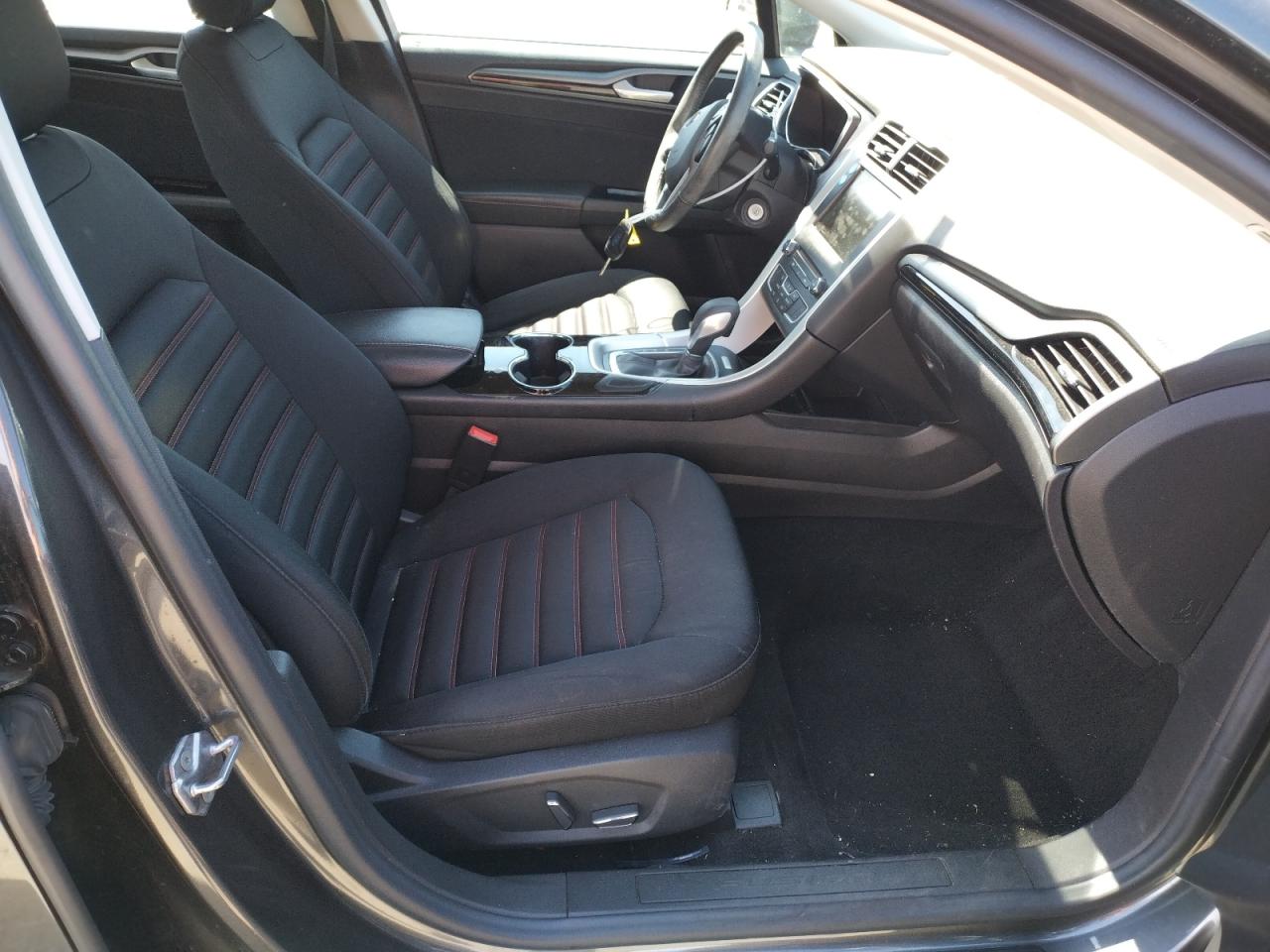 Photo 5 from auction – 2016 FORD FUSION SE with VIN 3FA6P0HD9GR306286