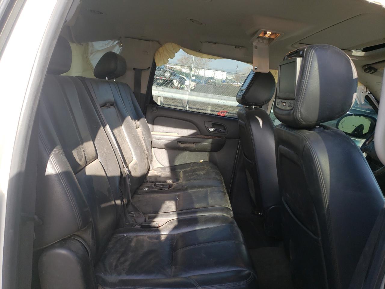 Photo 6 from auction – 2008 CHEVROLET SUBURBAN K with VIN 3GNFK16308G147154