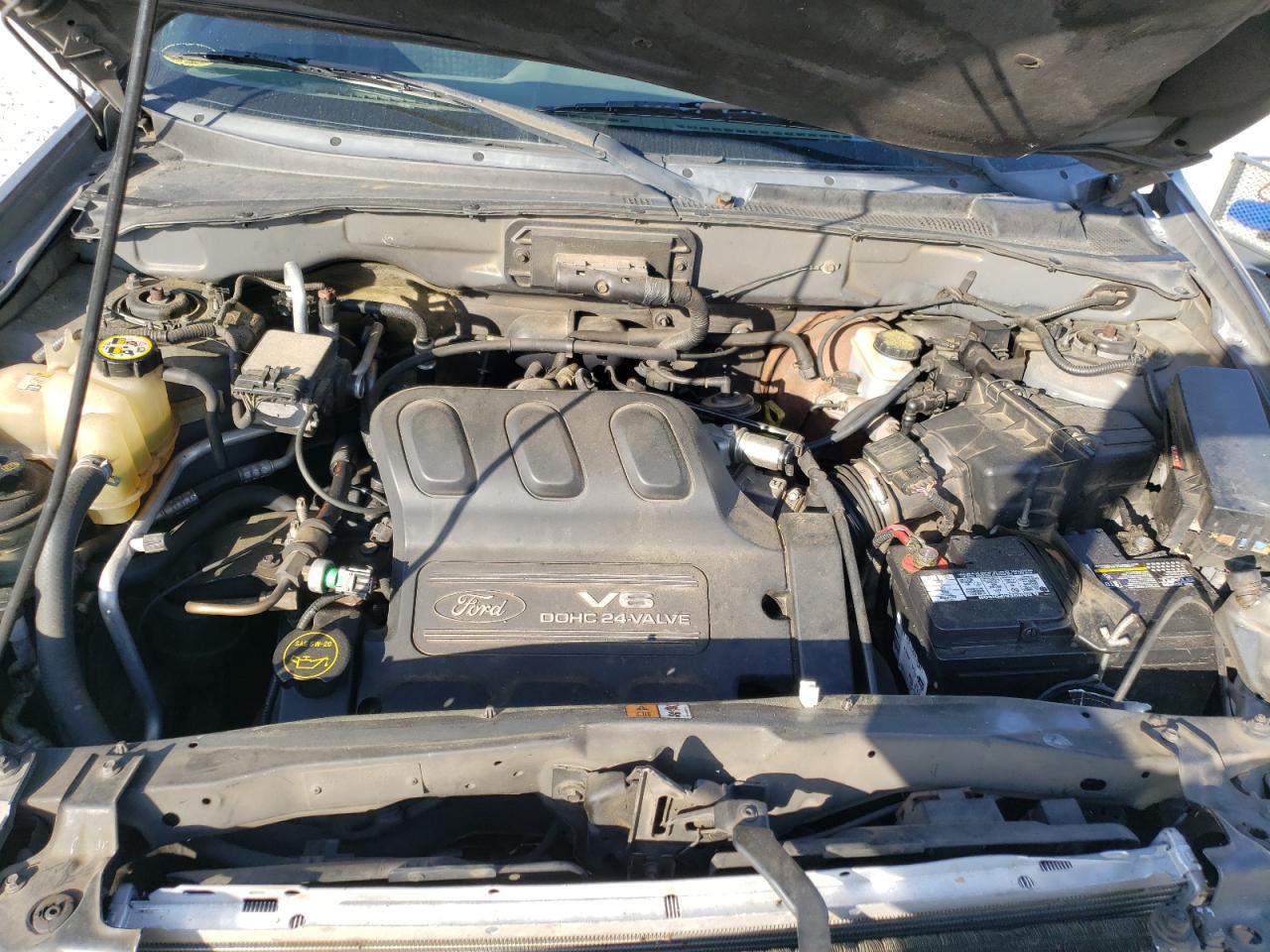 Photo 16 from auction – 2002 FORD ESCAPE XLS with VIN 1FMYU01152KD97450