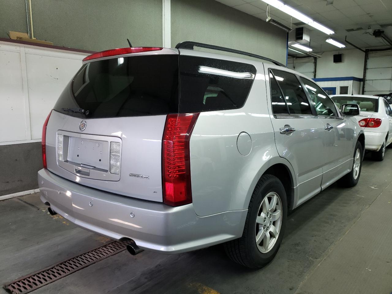 Photo 4 from auction – 2006 CADILLAC SRX with VIN 1GYEE637360172870