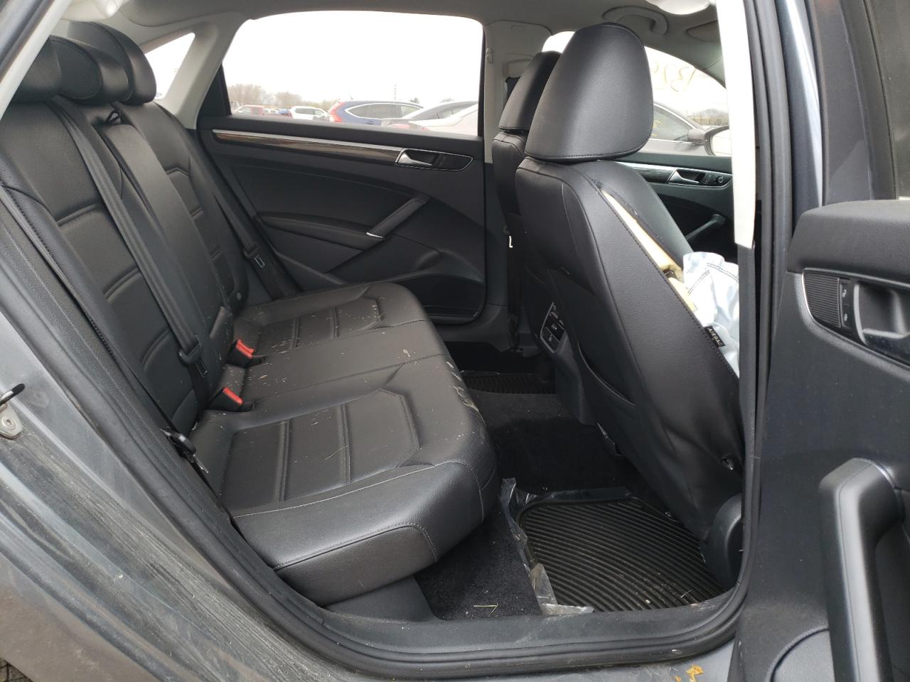 Photo 6 from auction – 2016 VOLKSWAGEN PASSAT SE with VIN 1VWBS7A35GC039922