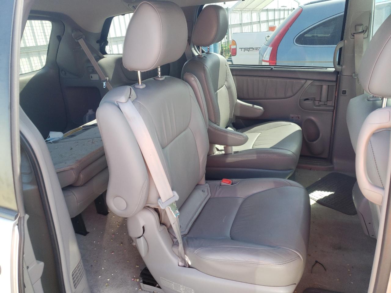 Photo 6 from auction – 2010 TOYOTA SIENNA XLE with VIN 5TDDK4CCXAS029660