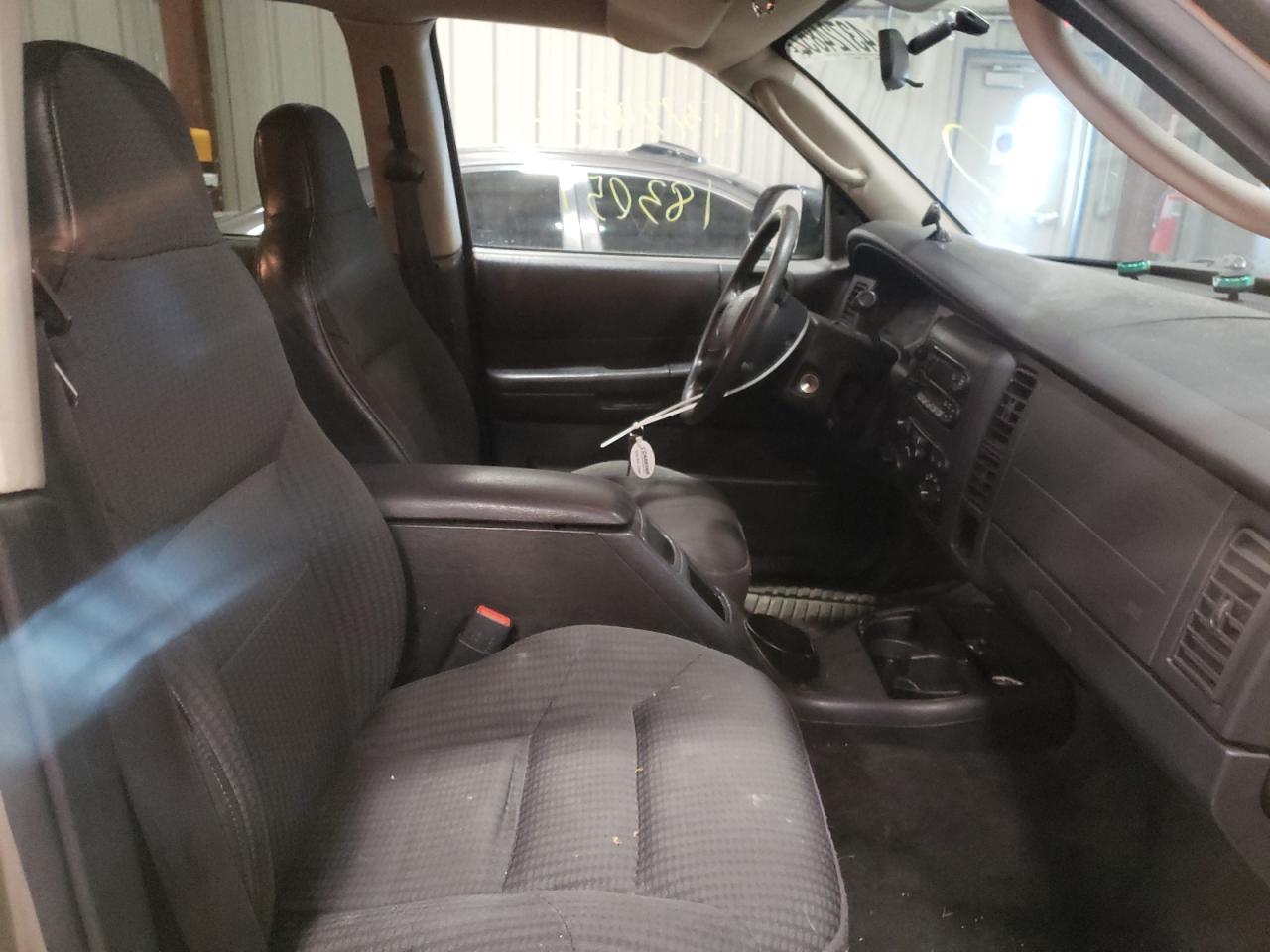 Photo 5 from auction – 2002 DODGE DURANGO SP with VIN 1B4HS38NX2F124353