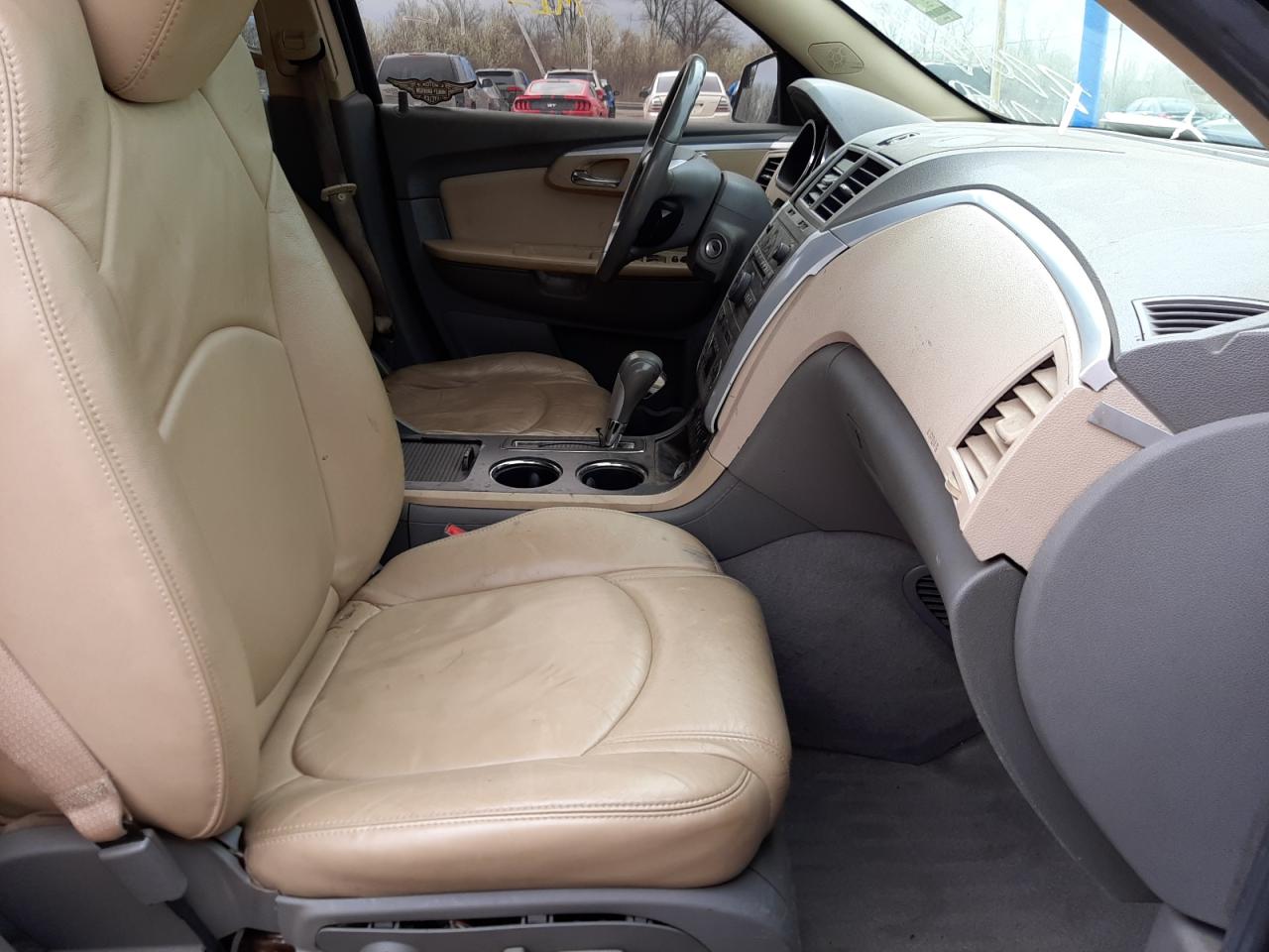 Photo 5 from auction – 2010 CHEVROLET TRAVERSE L with VIN 1GNLRGED3AJ217150